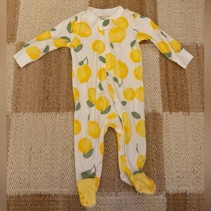 NWOT Carter’s footed onesie size 3M - lemon pattern - so cute with lemon footies